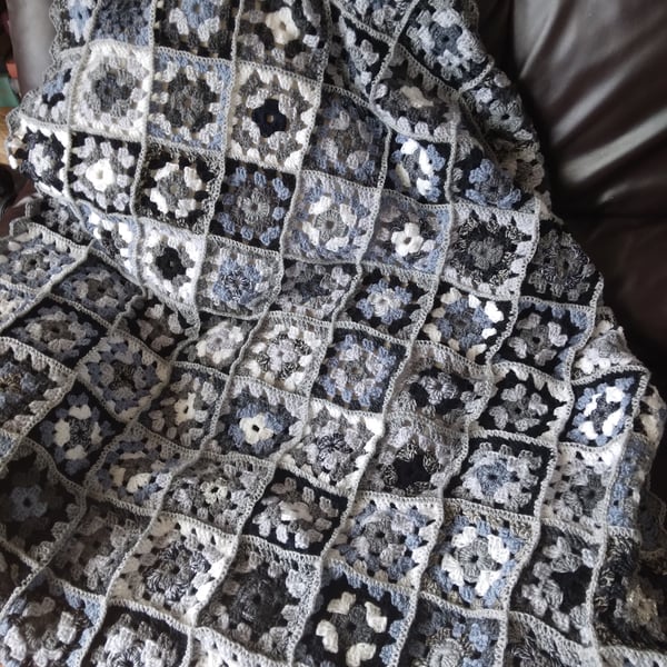 Granny Squares Blanket in monochrome shades