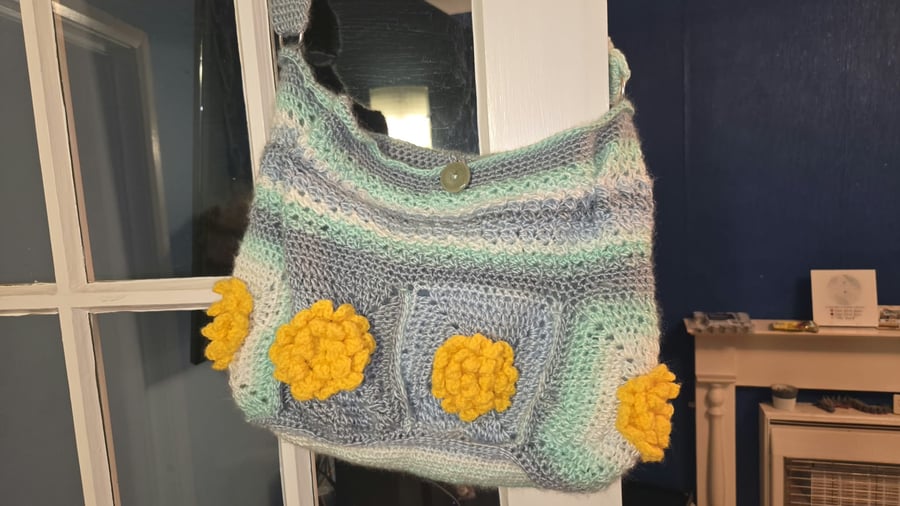 Flower shoulder bag