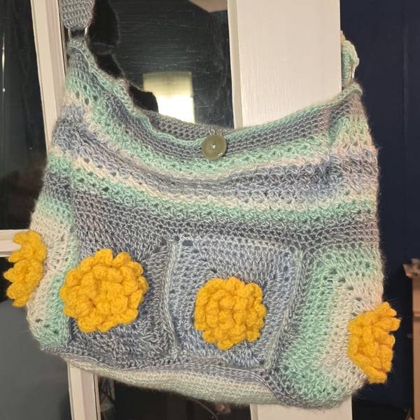 Flower shoulder bag