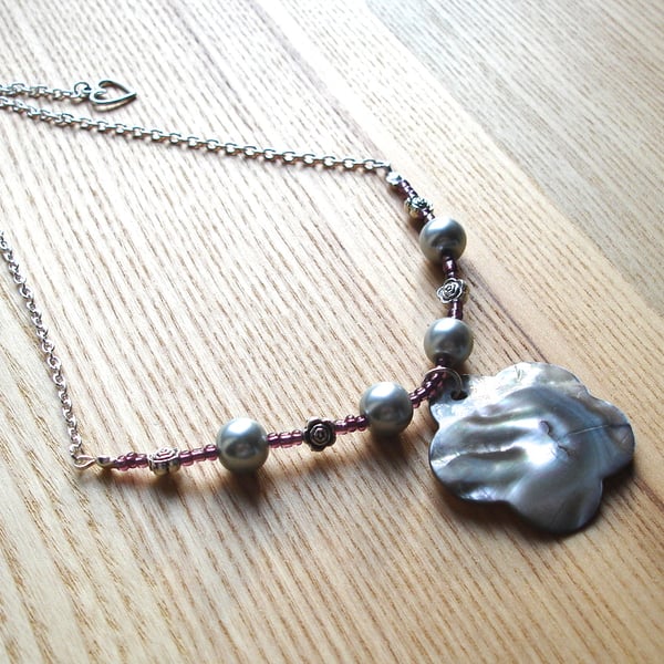 Shell Flower Bead Necklace