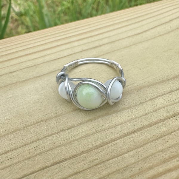 Large bead silver colour wire ring