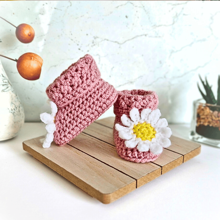 Crochet Daisy Baby Booties – Handmade Baby Shower Gift, Newborn to 6 Months
