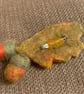 Needlefelted oak leaf brooch - Image 3