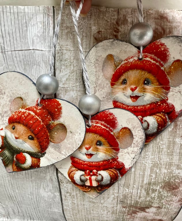 Christmas Hanging Heart Decoration Cute Mouse In Bobble Hat in The Snow