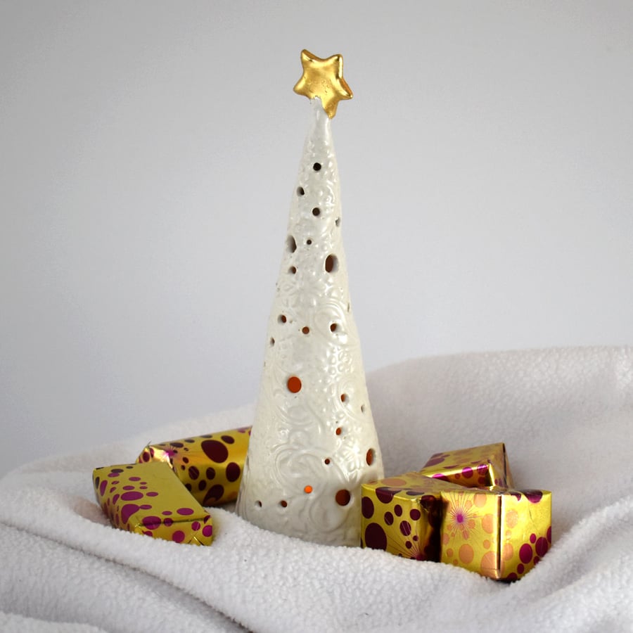 18-496 Ceramic Christmas Tree Tea Light Holder