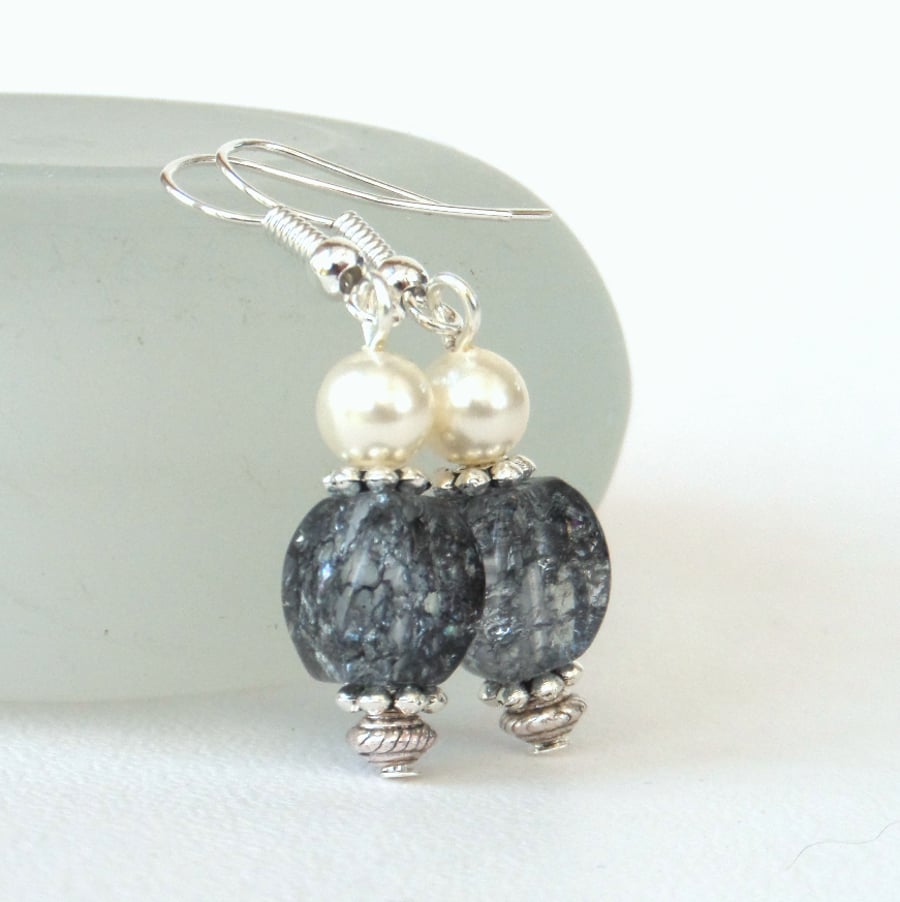 Handmade earrings with poppy quartz and crystal pearl by Swarovski® 