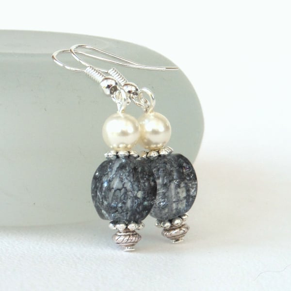 Handmade earrings with poppy quartz and crystal pearl by Swarovski® 