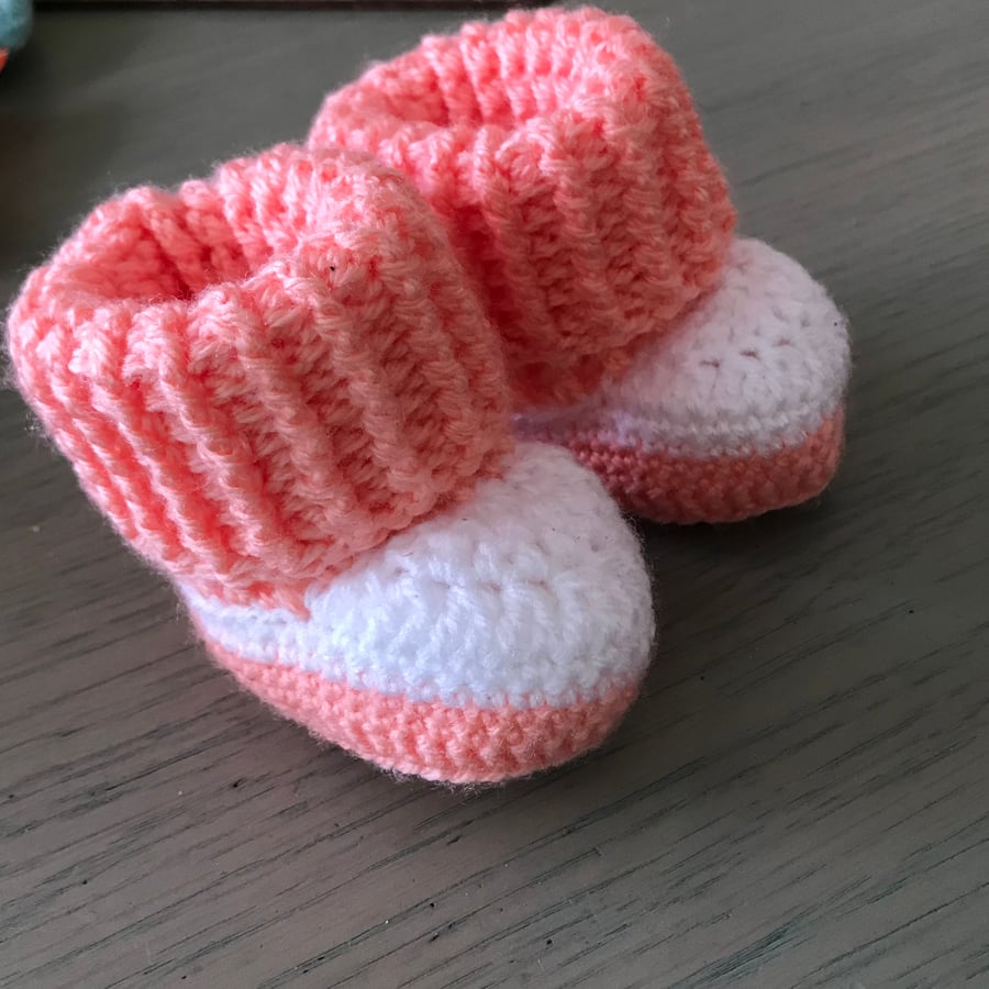 Gorgeous Crocheted Baby Booties