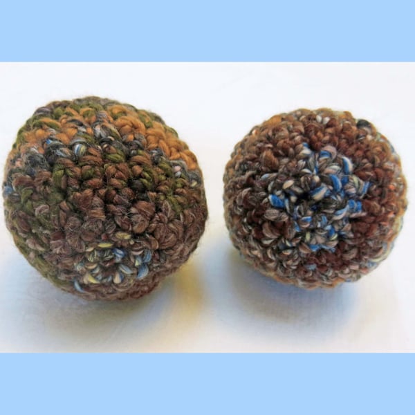 Set of two toy balls for cats
