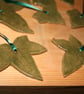 Handmade green ivy stoneware ceramic decoration - Image 2