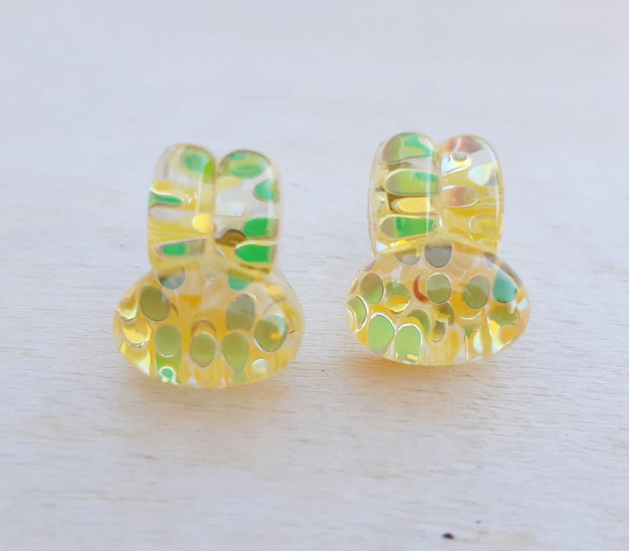 Kitsch bunny glitter resin stud earrings yellow 