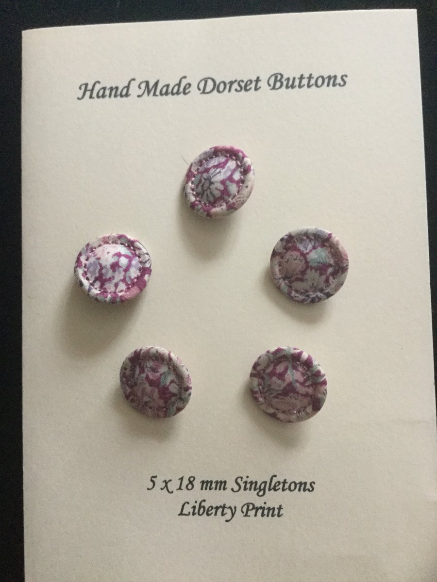 Set of 5, 18 mm, Traditional Dorset Singleton Buttons, S4