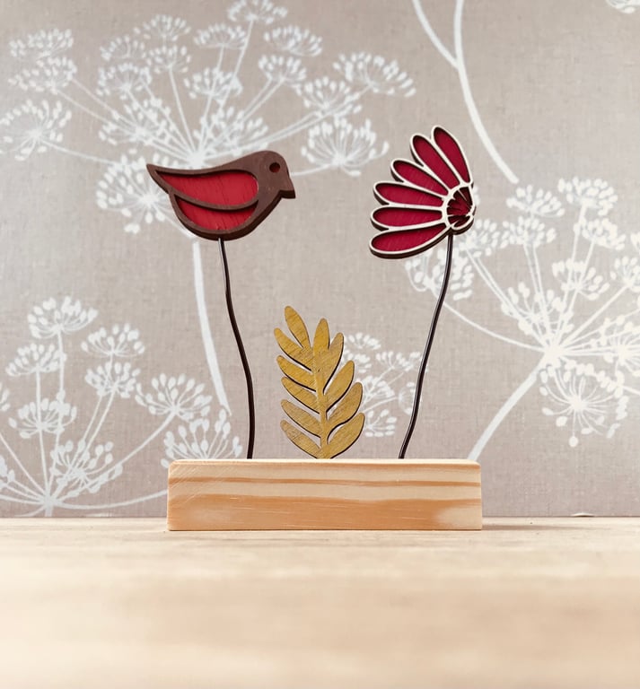 Wooden freestanding Robin and flower decoration ornament 