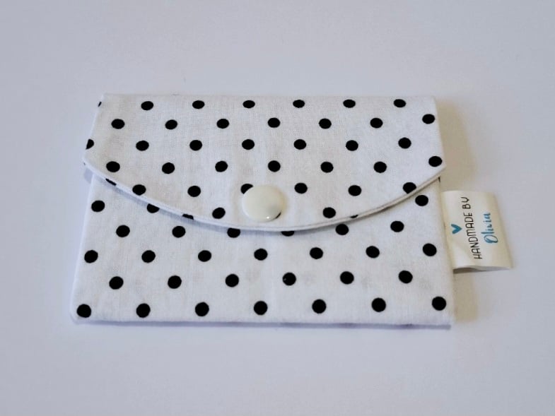 Black and white polka dot card holder 