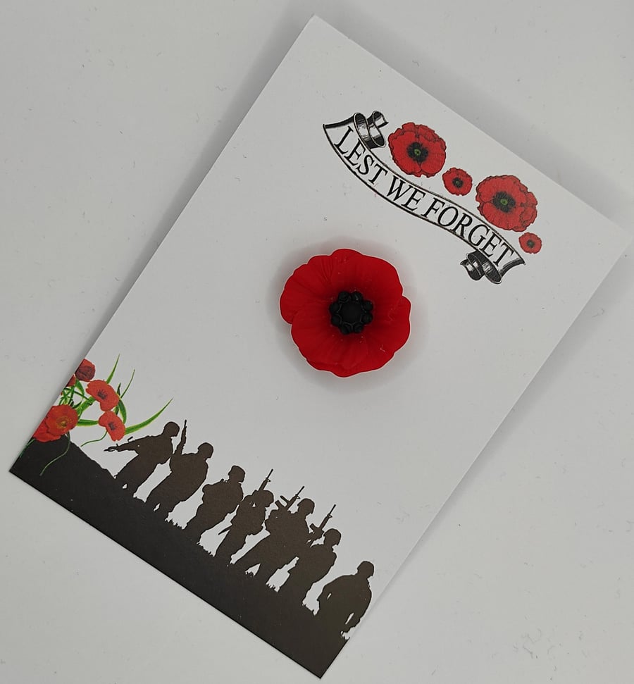 Red Poppy brooch. Remembrance Day Brooch. Lest we forget. Poppy flower pin. Popp