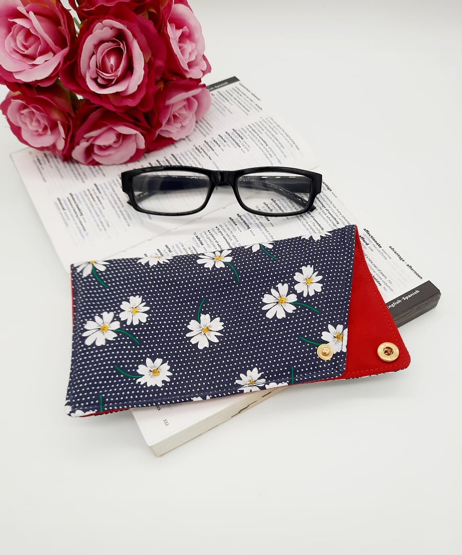 Daisy polkadot glasses case with popper fastening.  