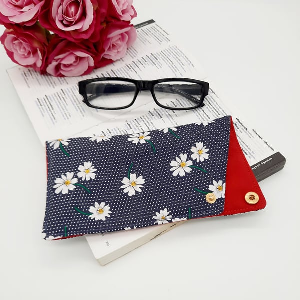 Daisy polkadot glasses case with popper fastening.  