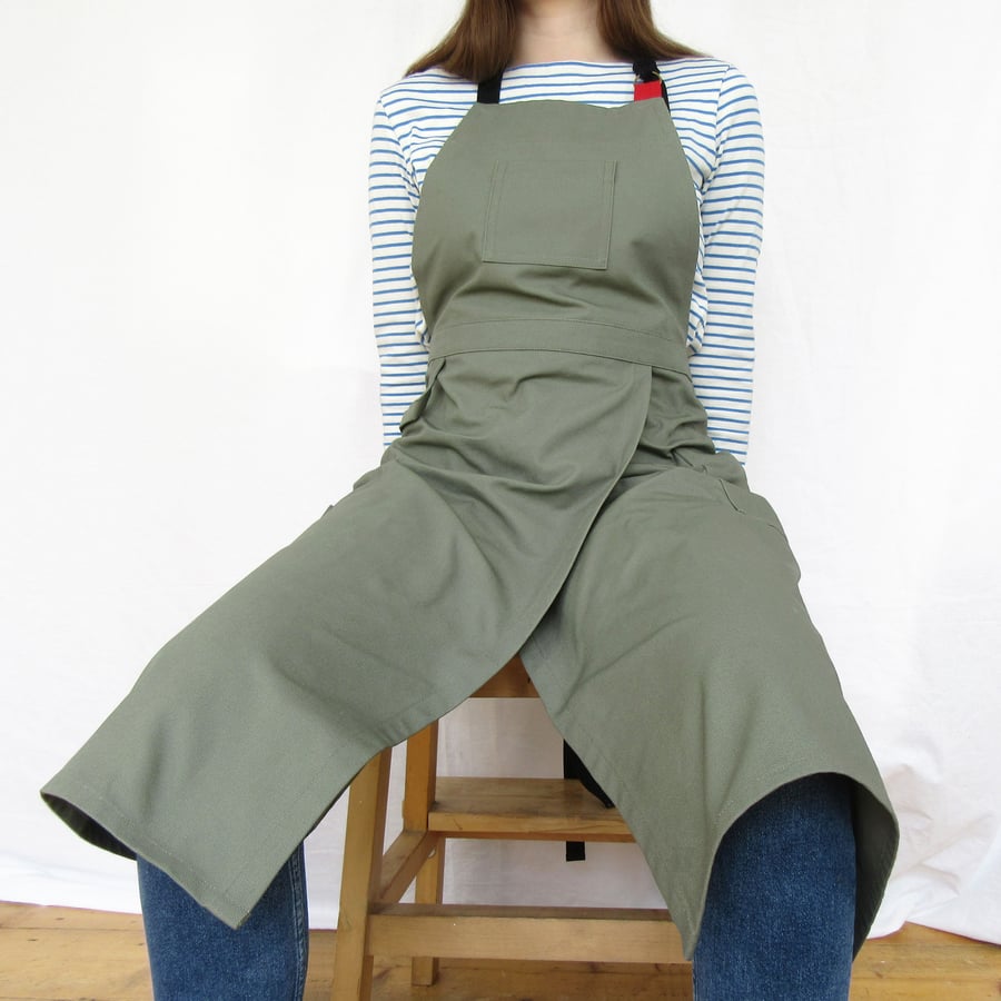 NEW! Split Leg Tie Apron for Potters & Makers. 3 Pockets. Dusty Green No14:3