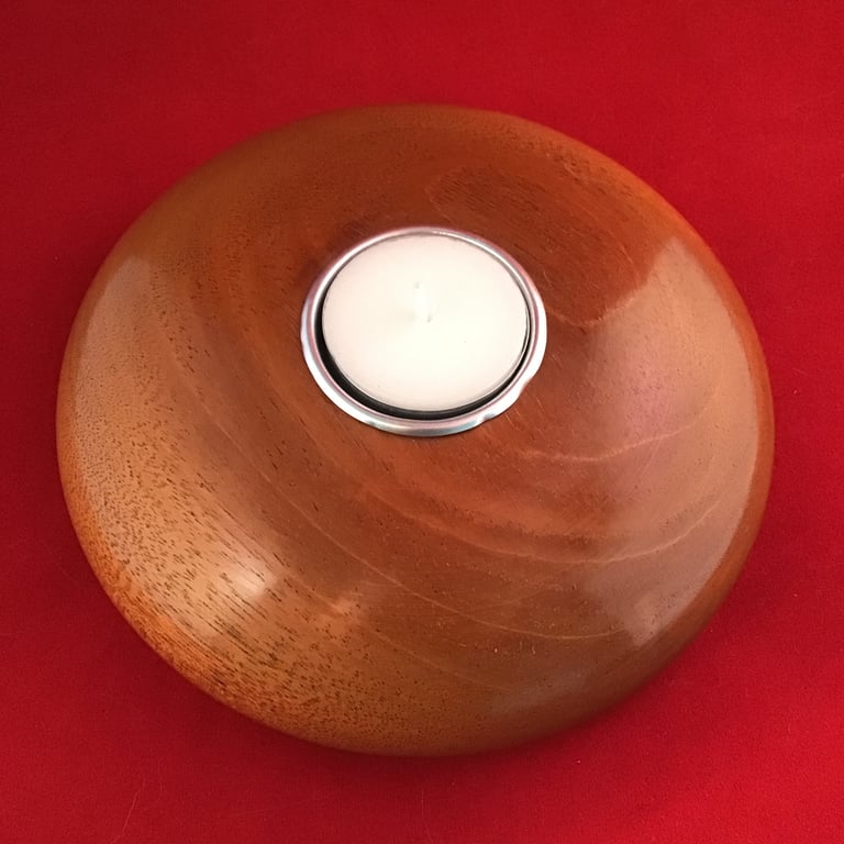Round flat tea light holder.