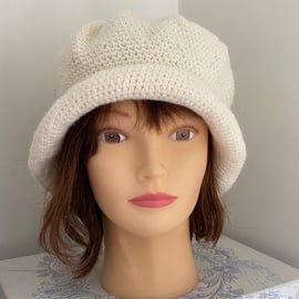 Elegant 1920s Vintage Style Cloche in Ivory White - Downton Era