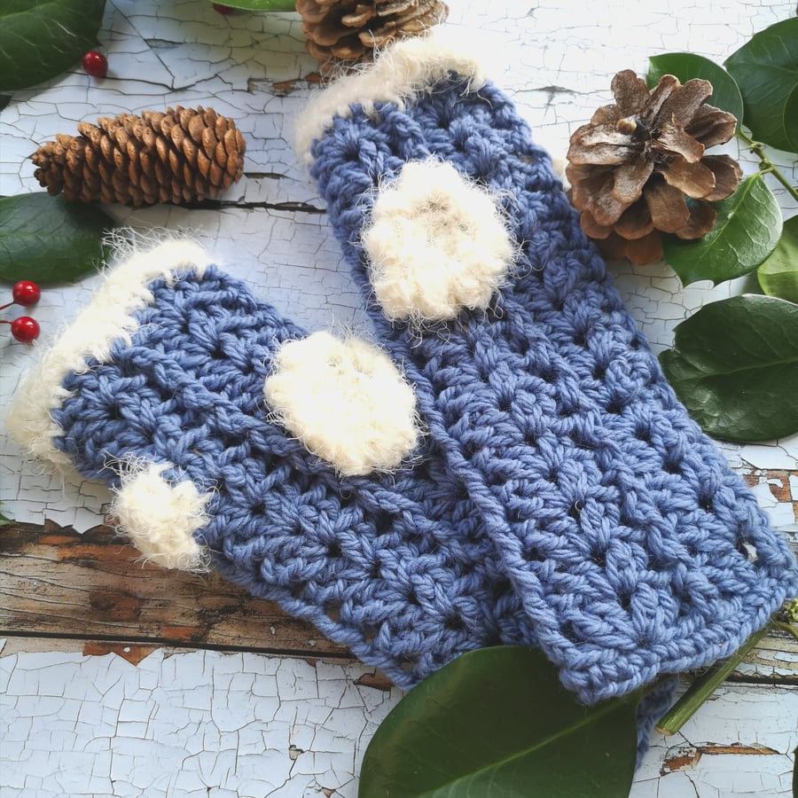 Lacy Winter Wrist Warmers, Blue.