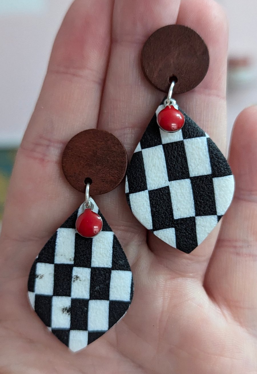 Chess board drop earrings red