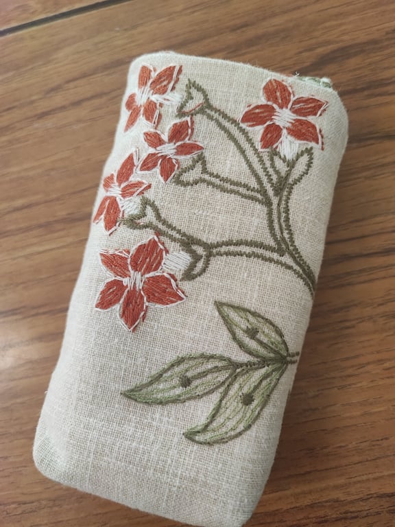 Tissue Holder Beige with embroidered apricot flowers