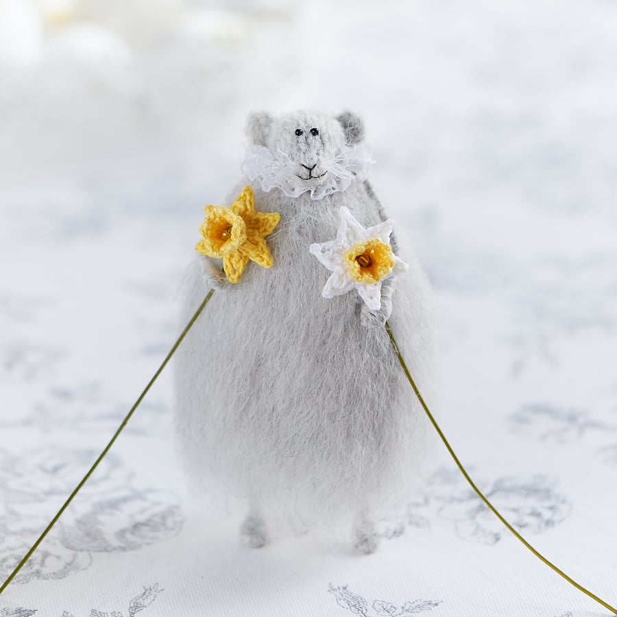 Spring mouse with a daffodil