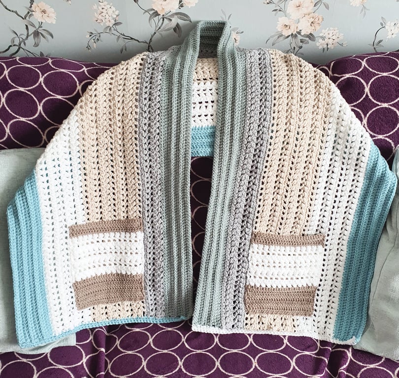 Chunky crochet Pocket Shawl 
