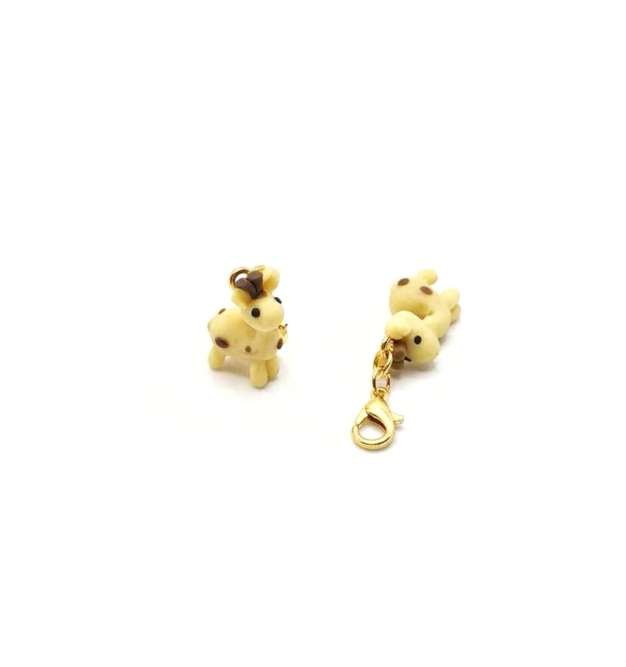 Giraffe stitch markers yellow animal knitting tools handmade  - 5 per order   