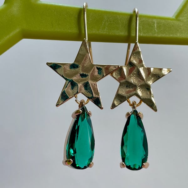 Star crystal drop earrings Emerald green glass beautiful retro