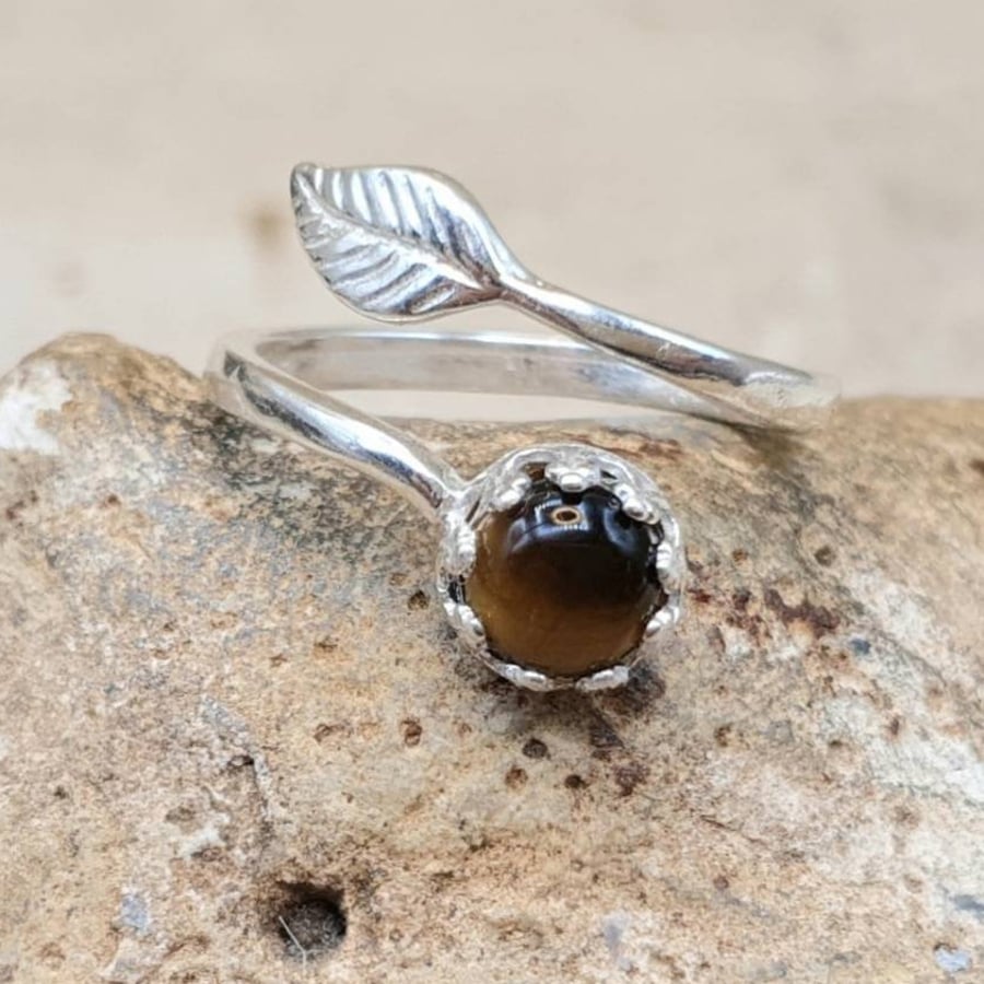 Tigers eye leaf ring. Adjustable 925 sterling silver rings for women