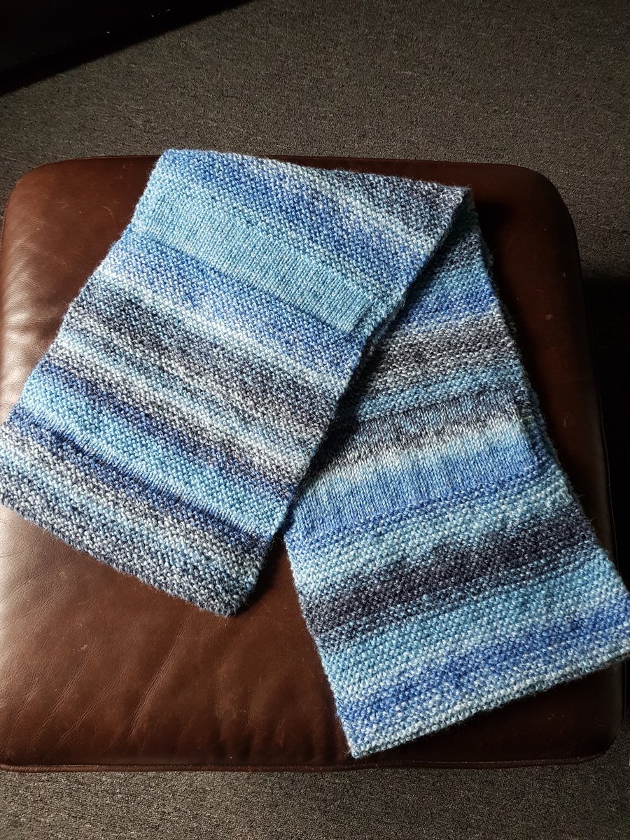 Scarf in shades of blue