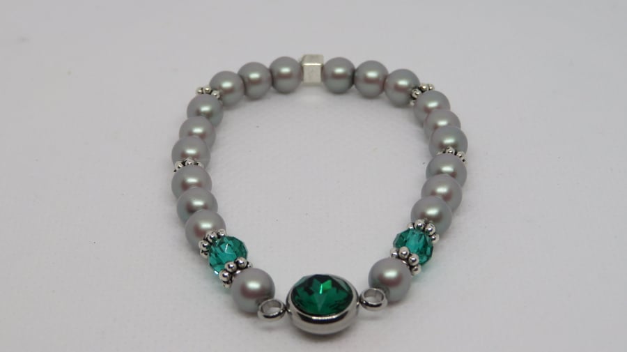 Emerald and pearl bracelet