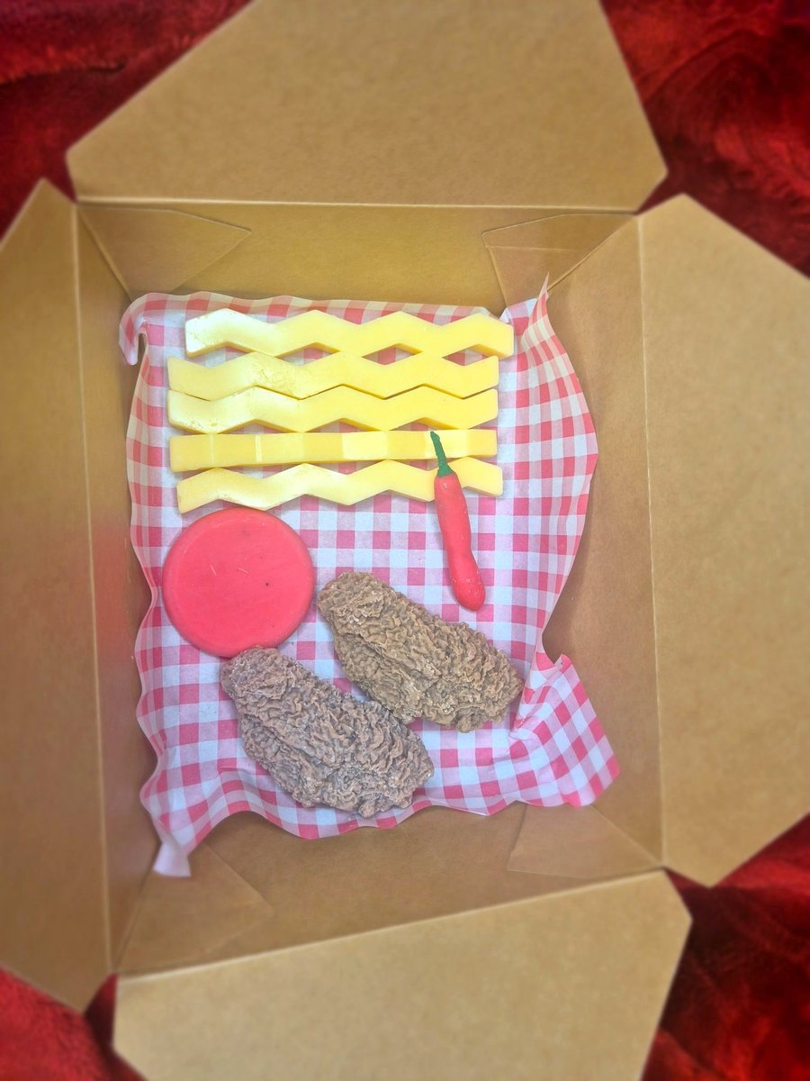 Novelty Fast Food Wax Melts Selection Gift Box two pieces fried chicken Fries