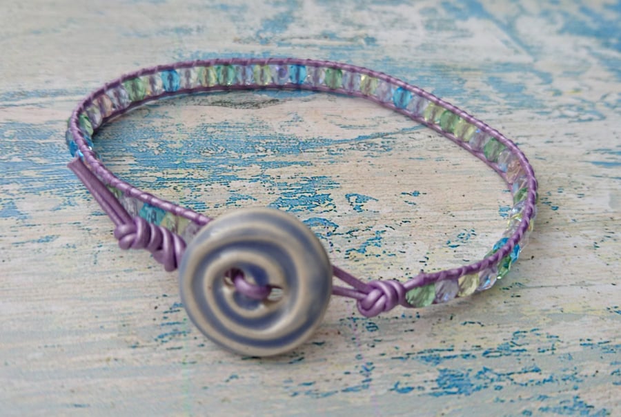 Lilac leather bracelet with mixed glass beads and ceramic button