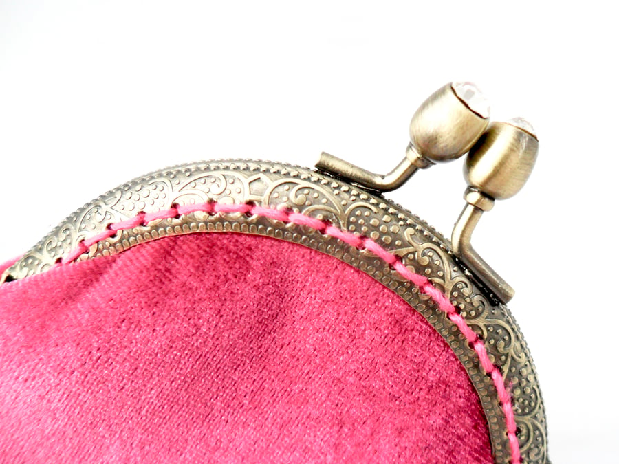 Velvet coin purse in pink