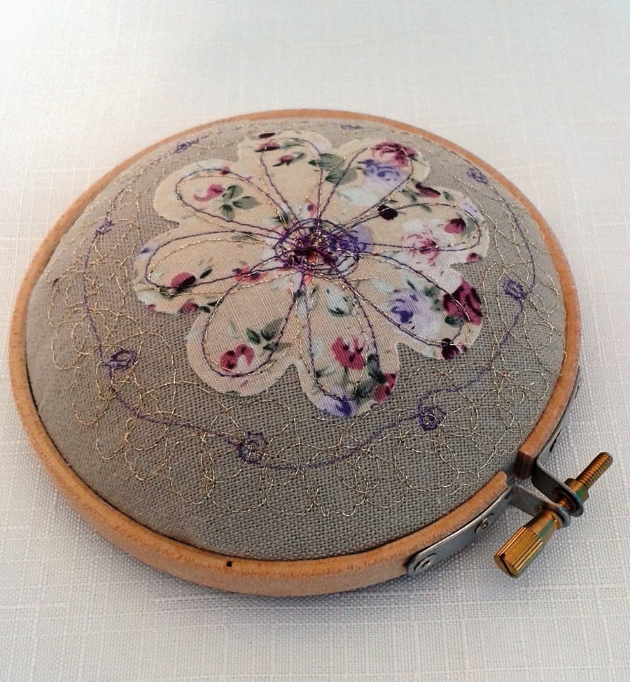 Round Pin Cushion, Pincushion, Flower Pincushion, Embroidery Hoop Pincushion, 