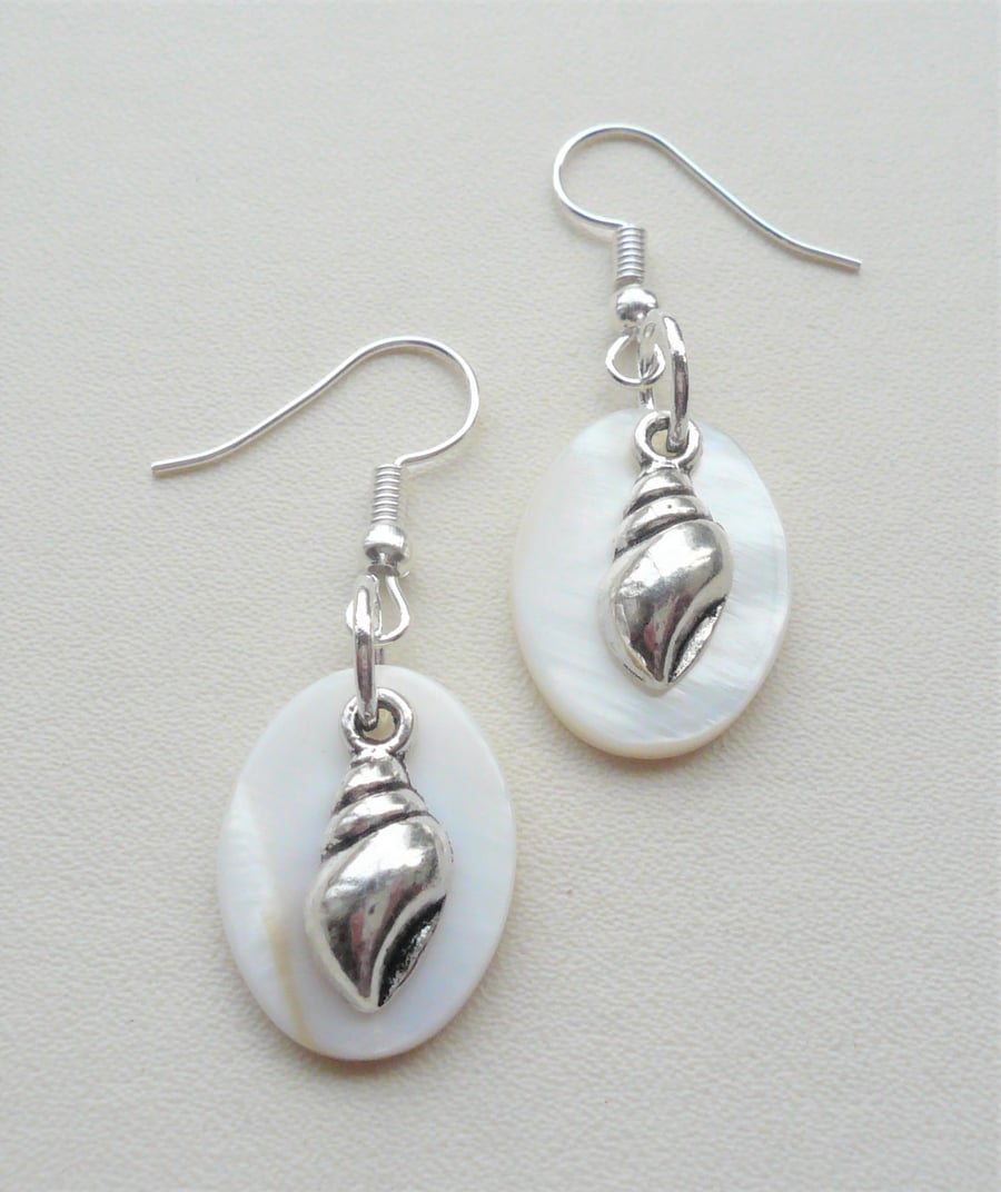 Cream Oval Shaped MoP Shell Silver Shell Dangle Earrings    KCJ2651