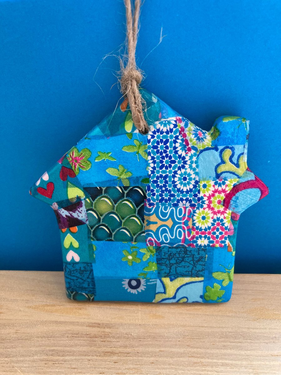 Ceramic hanging house decoration