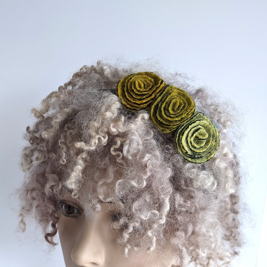 Flower hair band: yellows