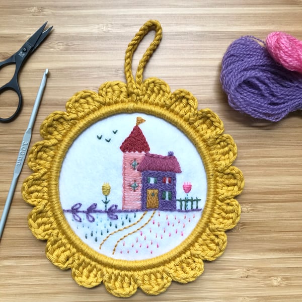 The Holiday House Embroidery Hoop Art Wall Decoration, 