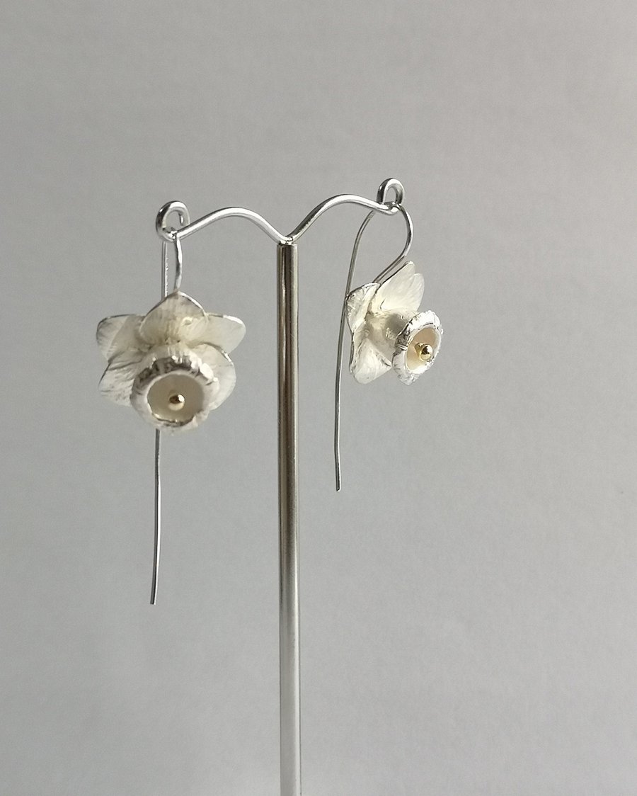 Daffodil drop earrings made from Silver with a Gold bead