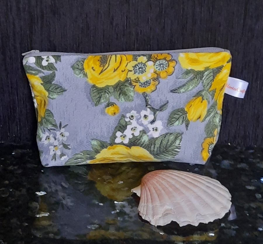 Super retro zip pouch