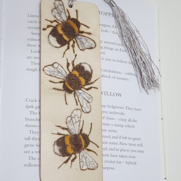 Bees wooden bookmark, pyrography gift for a bee lover or nature lover 