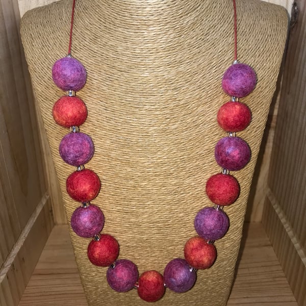 Felt Necklace. (287)