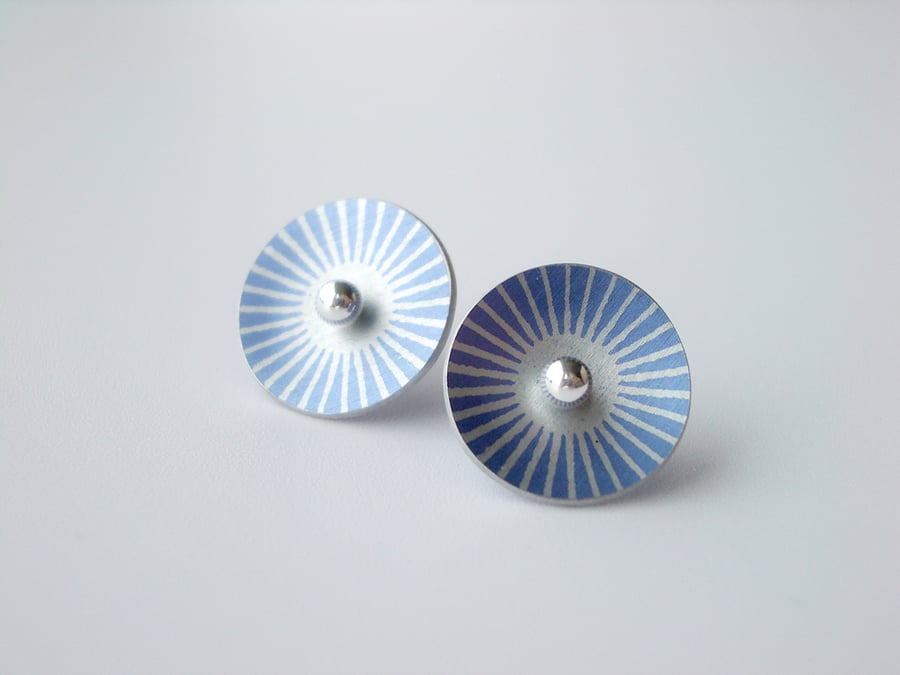 Circle studs in blue and silver with sunburst print