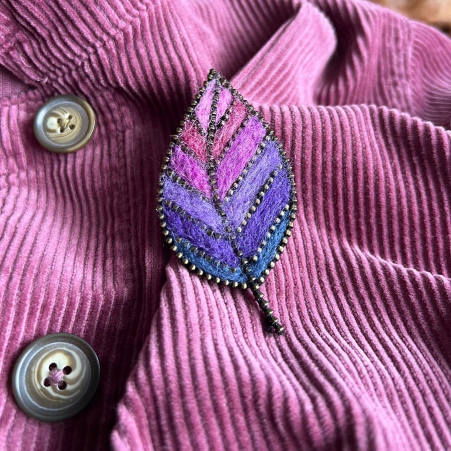 Hand Felted Leaf Brooch With Zip Edge Outline - Purple 