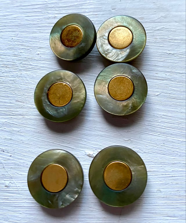 15 mm green and gold buttons with shank