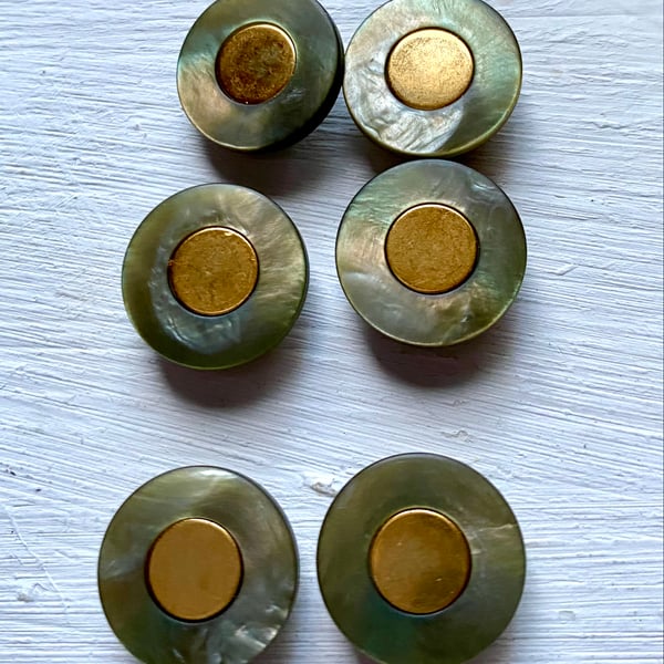 15 mm green and gold buttons with shank